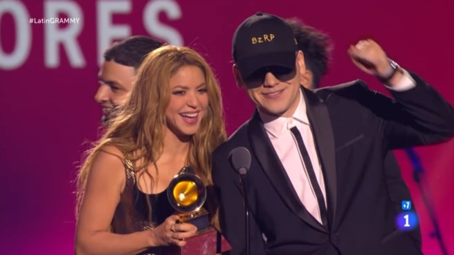 Shakira y Bizarrap recogen su premio en los Latin Grammy 2023