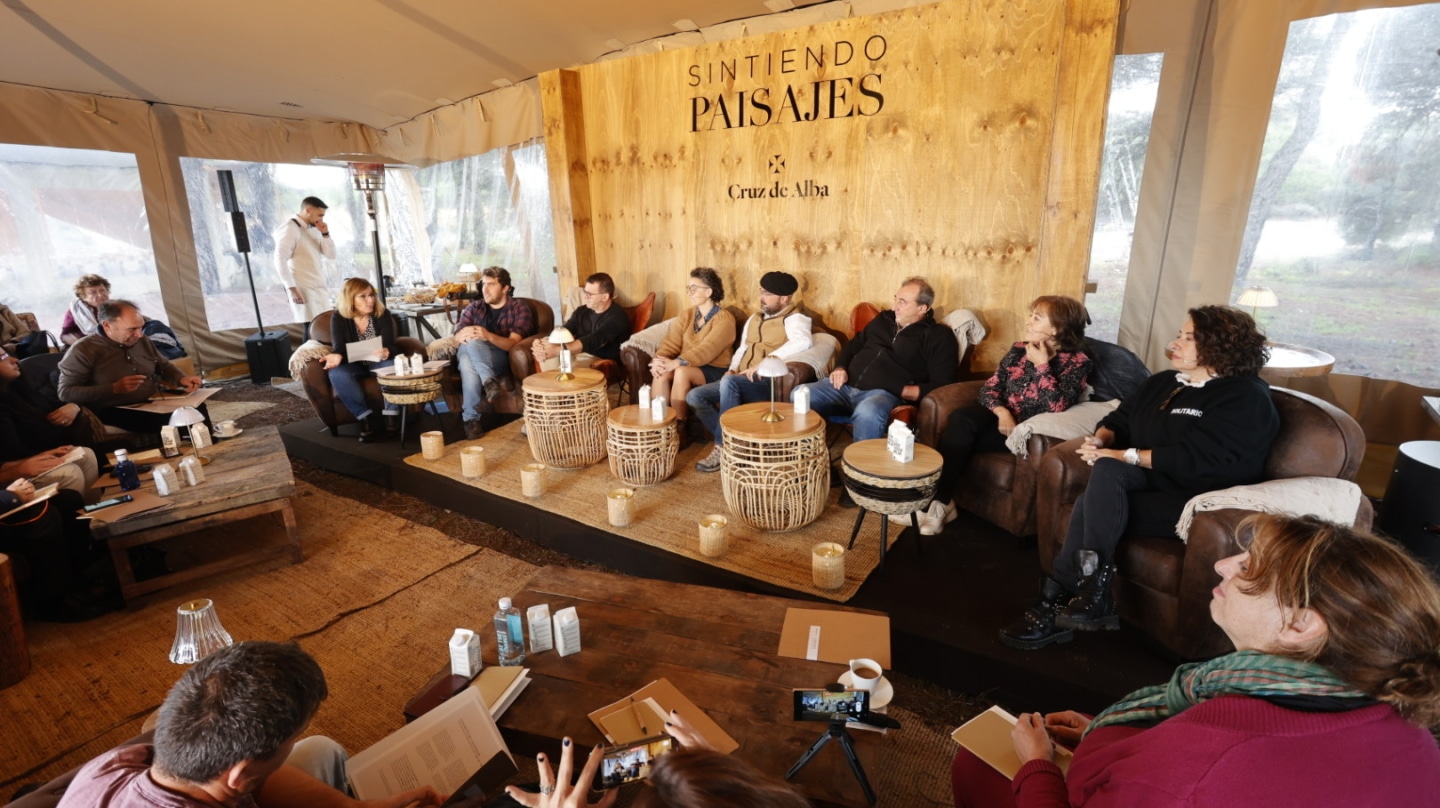 Encuentro 'Sintiendo Paisajes' de viticultores biodinámicos en el viñedo de Cruz de Alba
