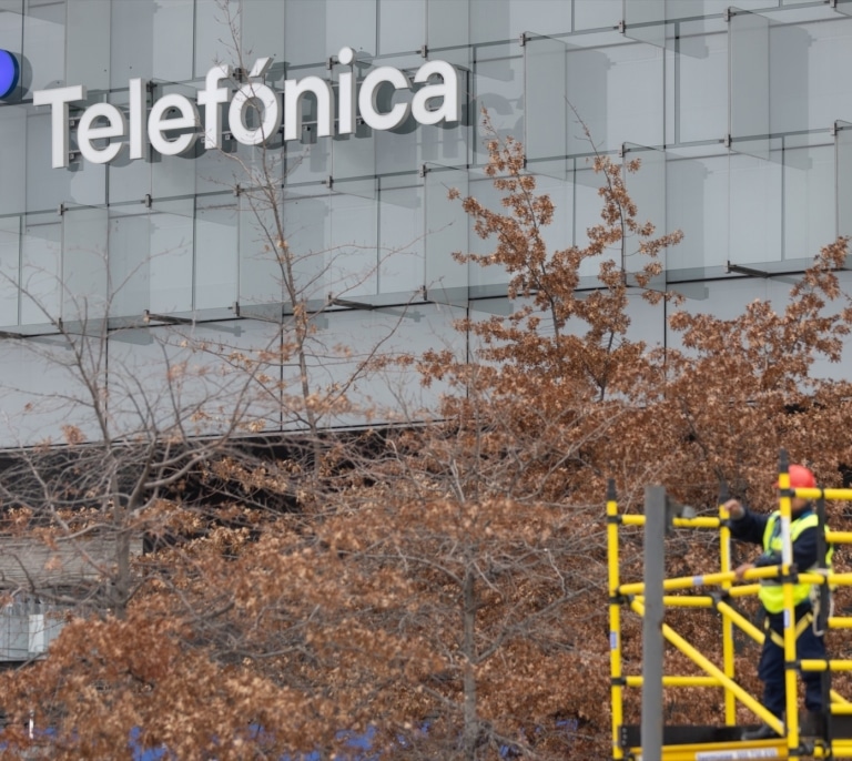 Telefónica firma un ERE que afectará a 3.421 trabajadores y costará 1.300 millones de euros