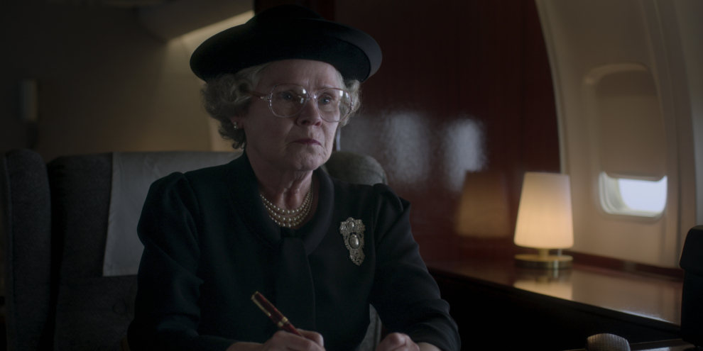 Imelda Staunton en el papel de la reina Isabel en 'The Crown'