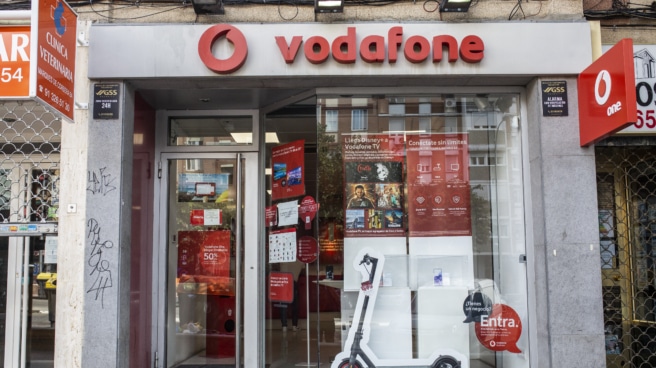 Movistar y Vodafone subirán sus tarifas a partir del 15 de enero Una tienda de Vodafone en Madrid el día en el que la compañía de telefonía ha anunciado un ERE para 515 empleados