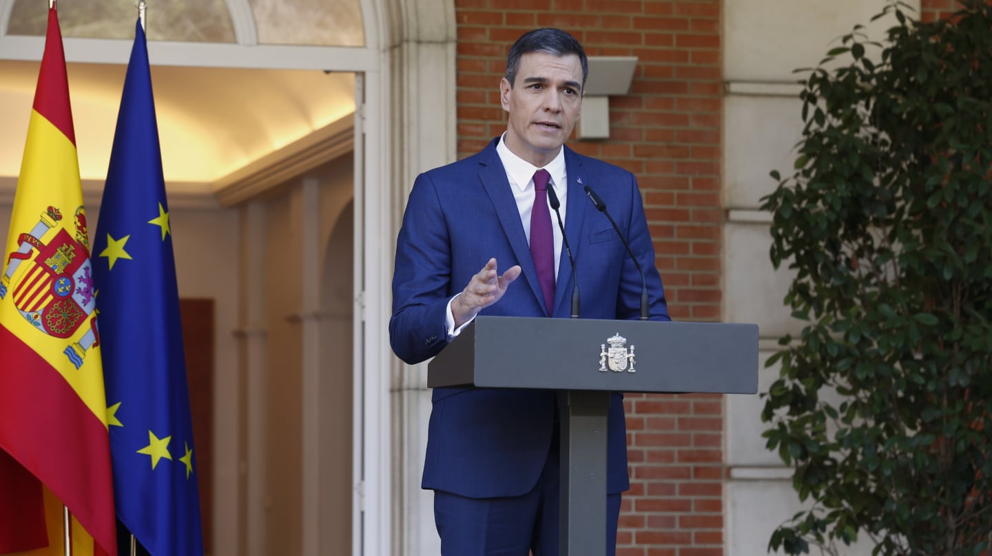 El presidente del Gobierno, Pedro Sánchez, durante su comparecencia en las escalinatas de la Moncloa, este 20 de noviembre de 2023.