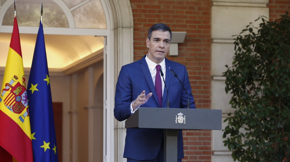 El presidente del Gobierno, Pedro Sánchez, durante su comparecencia en las escalinatas de la Moncloa, este 20 de noviembre de 2023.