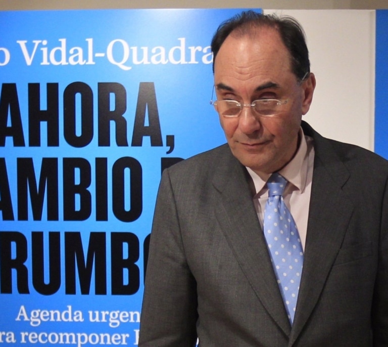 Alejo Vidal-Quadras recibe el alta hospitalaria quince días después de recibir un disparo en la cara