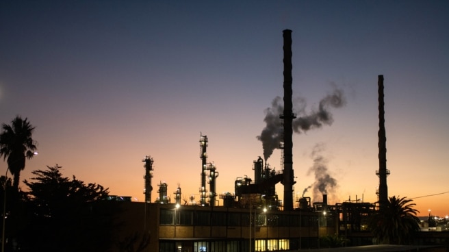 Iqoxe recurre el auto del juez por "presentar graves carencias" sobre los informes periciales que avalan la gestión de la planta en 2020 Vista general de la fábrica de IQOXE, donde se ha celebrado una concentración con el objetivo de pedir la implantación de medidas de seguridad contra accidentes químicos, a 14 de enero de 2022