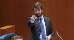 El PSOE coloca ilegalmente una cámara para grabar los "gestos obscenos" de García Gallardo en un pleno