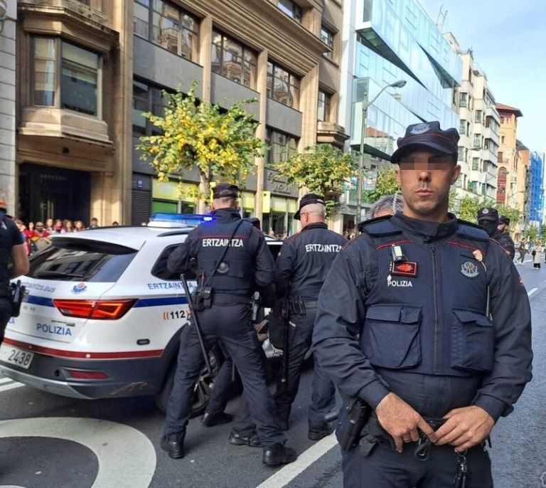 Un detenido en la concentración de Vox frente a la sede del PSE en Bilbao