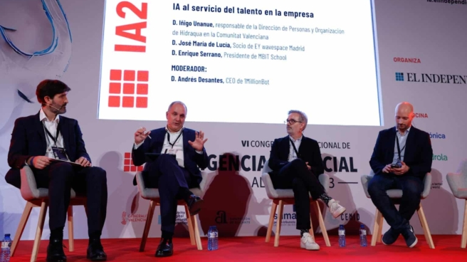 De izquierda a derecha: Iñigo Unanue, José María de Lucía; Enrique Serrano y Andrés Desantes, en el VI Congreso Internacional de IA