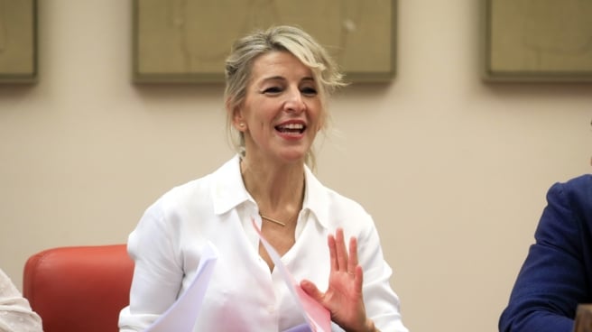 Yolanda y Podemos, muerte en pololos La líder de Sumar, Yolanda Díaz, durante la reunión del Grupo Parlamentario Plurinacional Sumar, este lunes en el Congreso.