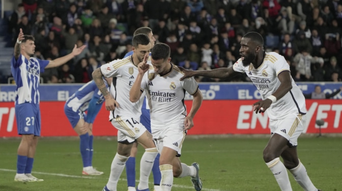 El Real Madrid ejerce de súper líder y se lleva la victoria con el Alavés en el descuento