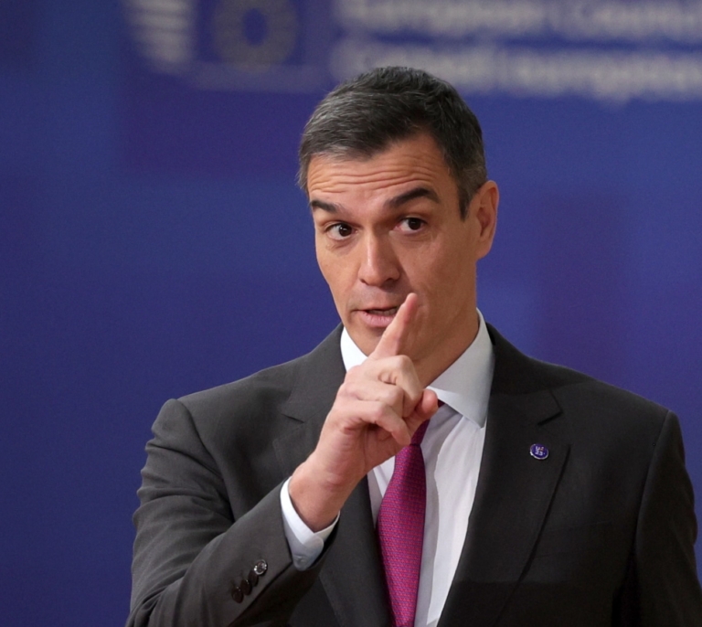 El Gobierno protesta ante el PP por no haber elegido fecha para la reunión de Sánchez y Feijóo