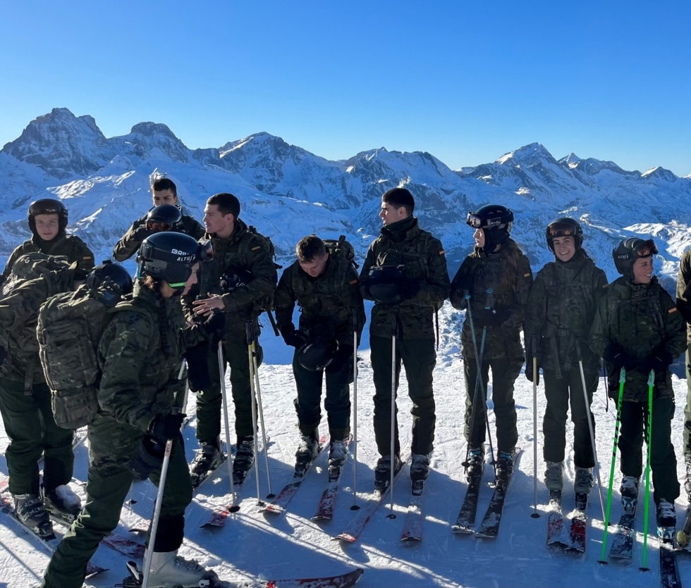 The cadets descended the slopes that Princess Leonor already knew.  He attended White Week in 2017 with his school.