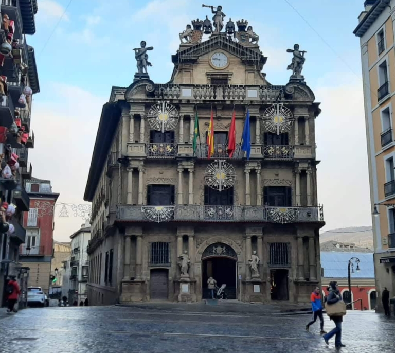 UPN insta a arropar a Ibarrola en la Plaza del Ayuntamiento donde Bildu aplaudirá a Asiron