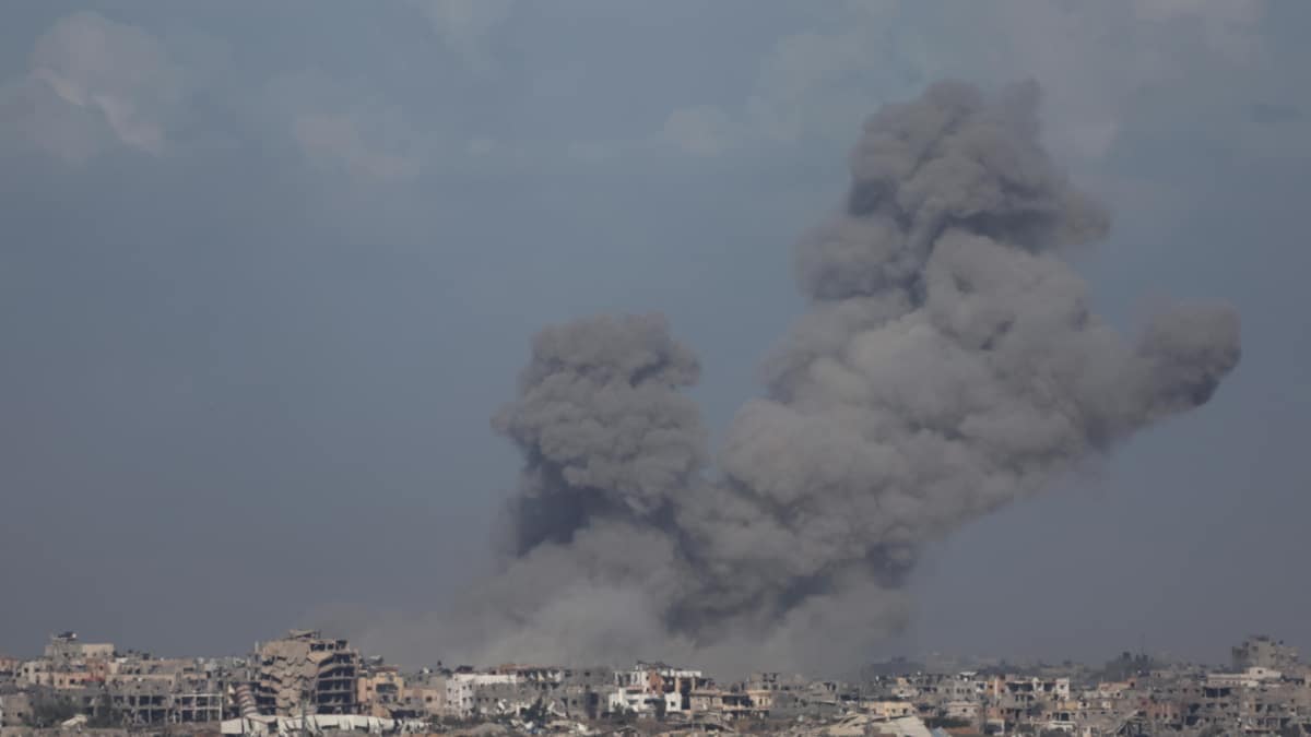 Hamás tacha el bombardeo israelí contra la Gran Mezquita de Gaza de "crimen atroz"