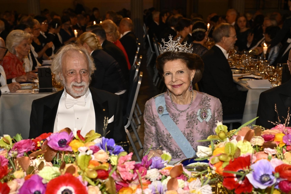 La princesa Silvia con su tiara de nueve puntas en el premio Nobel.