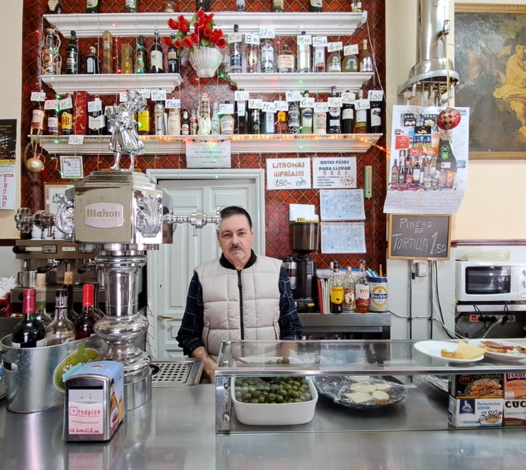 Bares de barrio: negocios en peligro de extinción frente al boom de los restaurantes