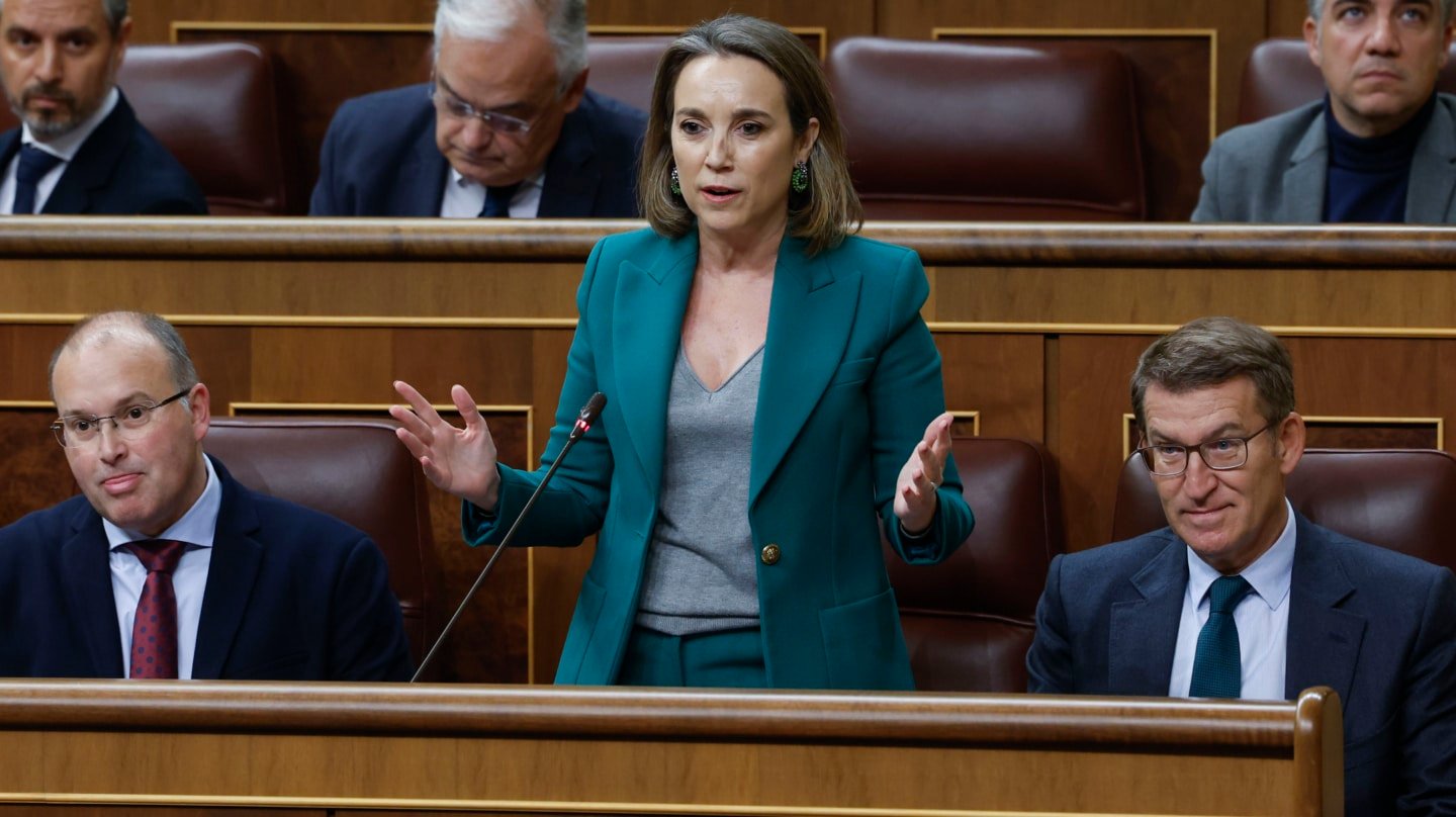 MADRID, 13/12/2023.- La diputada del PP Cuca Gamarra interviene en la sesión de control al Ejecutivo este miércoles en el Congreso, de la que está ausente el presidente del Gobierno, Pedro Sánchez. EFE/J.J. Guillén