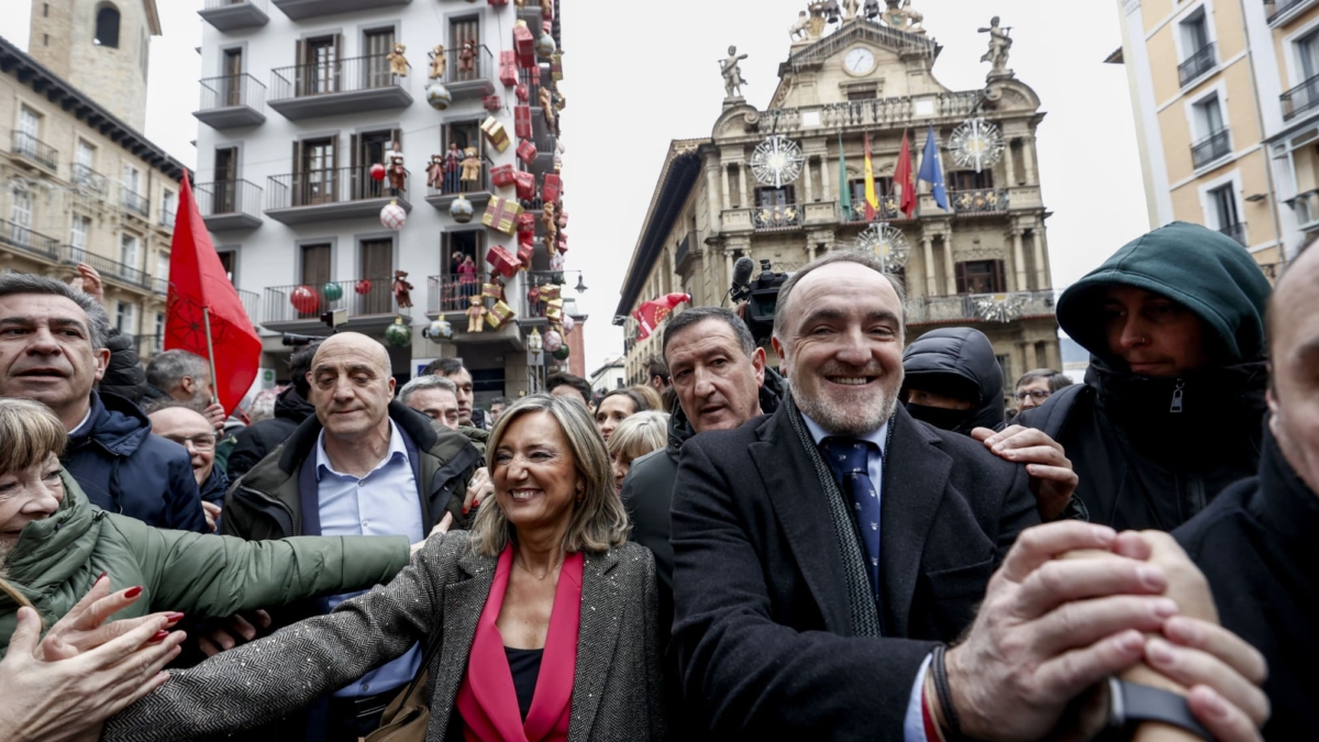 Ibarrola y Esparza salen del Ayuntamiento de Pamplona.