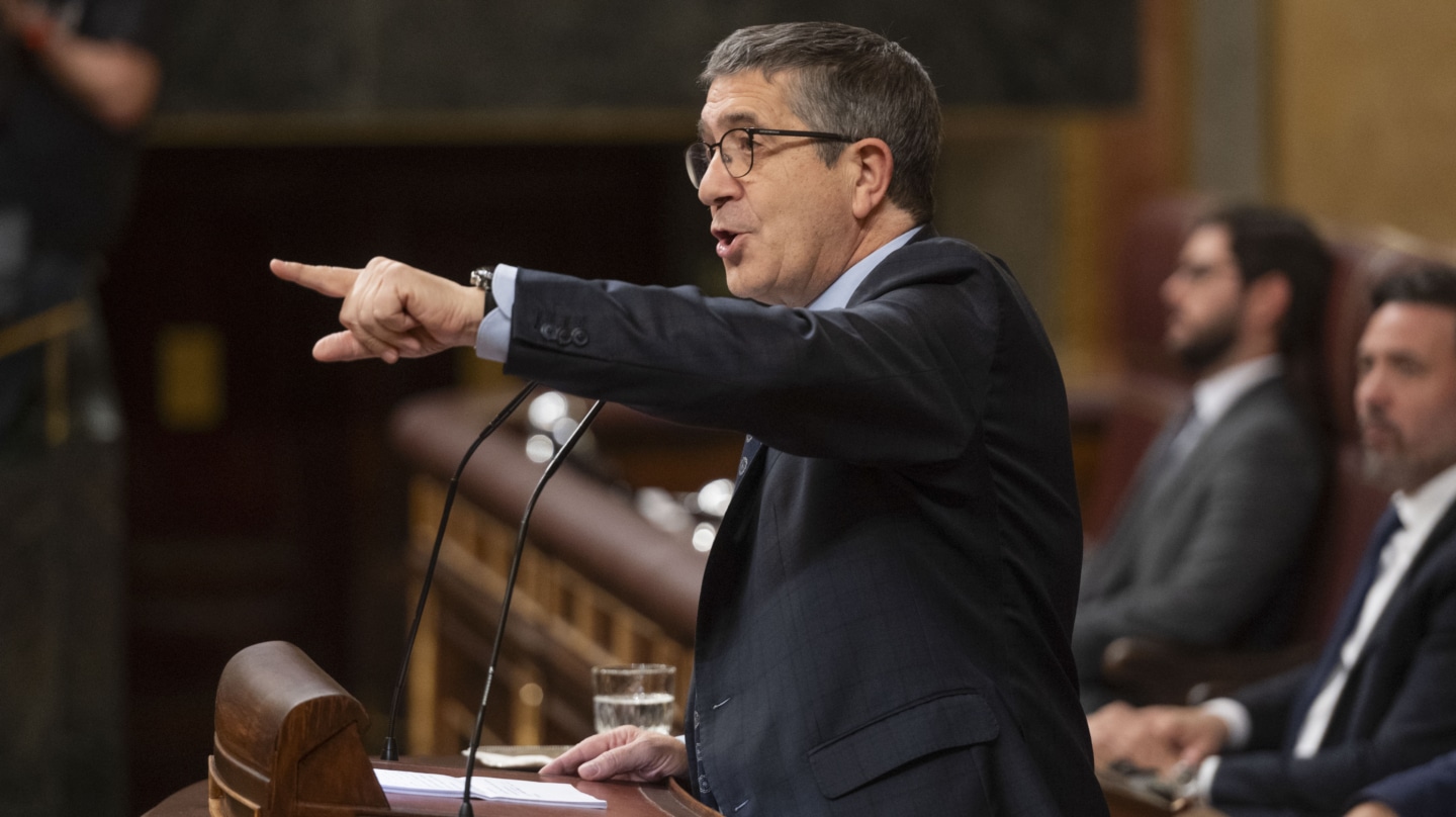 MADRID, 12/12/2023.- El portavoz del PSOE, Patxi López, interviene en el debate de la toma en consideración de la proposición de ley del PSOE de amnistía para la normalización institucional, política y social en Cataluña, este martes en la Cámara Baja. EFE/ Fernando Villar