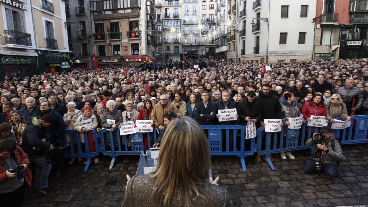 Manifestación en Pamplona contra el pacto de los socialistas y Bildu.