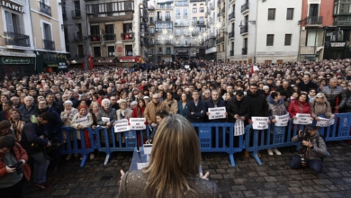 Miles de personas claman en Pamplona contra la "miseria" de la "Alcaldía progresista" de  socialistas y Bildu