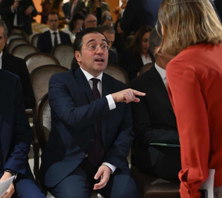 Albares llama a invertir en Marruecos pese a las zancadillas del régimen con las aduanas de Ceuta y Melilla