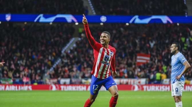 El Atlético vence con solvencia a la Lazio y certifica su pase como primero de grupo