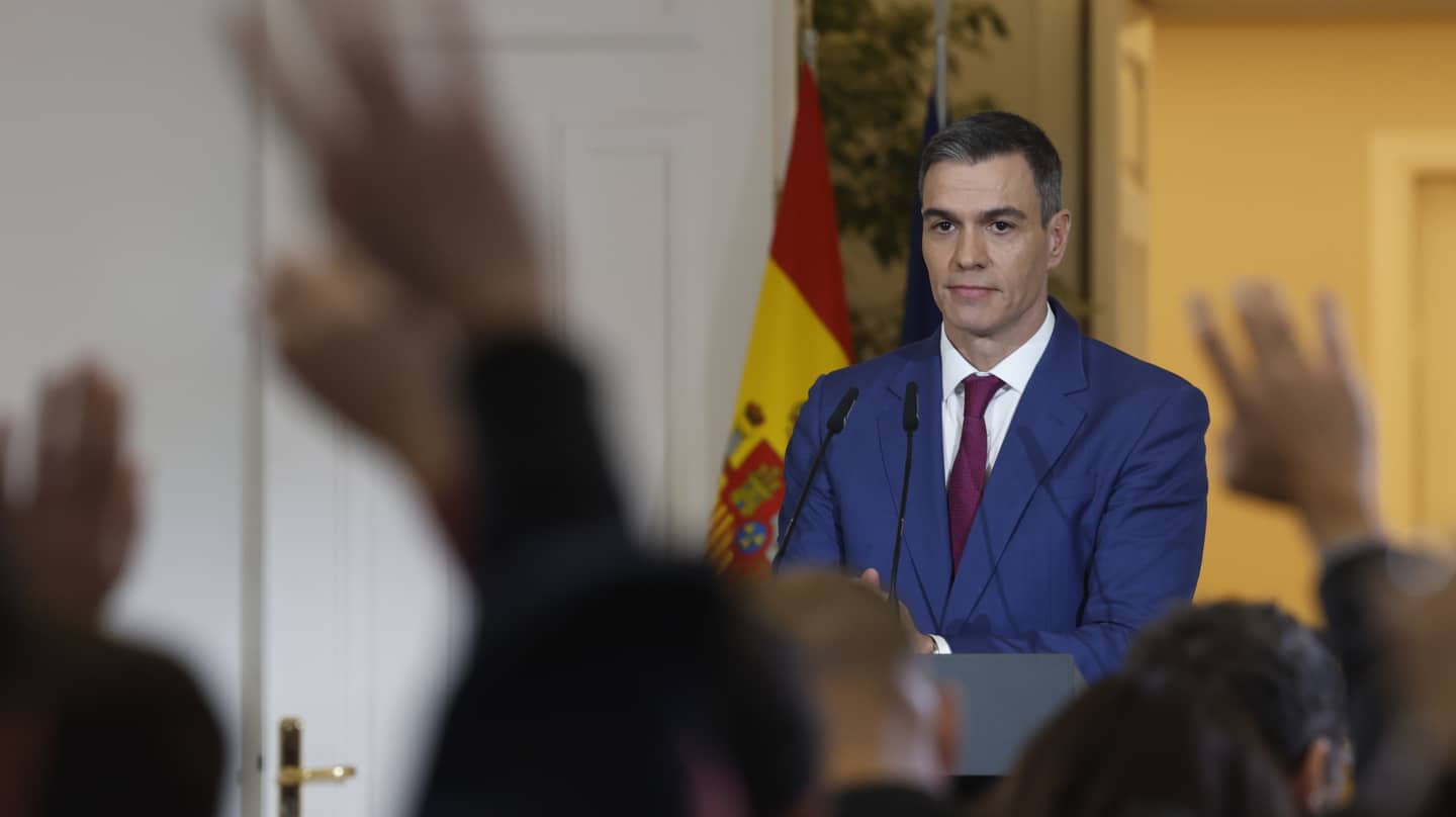 -FOTODELDÍA- MADRID, 27/12/2023.- El presidente del gobierno, Pedro Sánchez, realiza declaraciones a la prensa tras la reunión Consejo de Ministros este miércoles en el palacio de la Moncloa en Madrid. EFE/ Juan Carlos Hidalgo