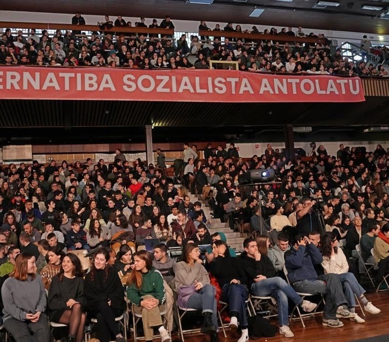 Los críticos con Bildu descartan "hoy por hoy" presentarse a las elecciones pero no en el futuro