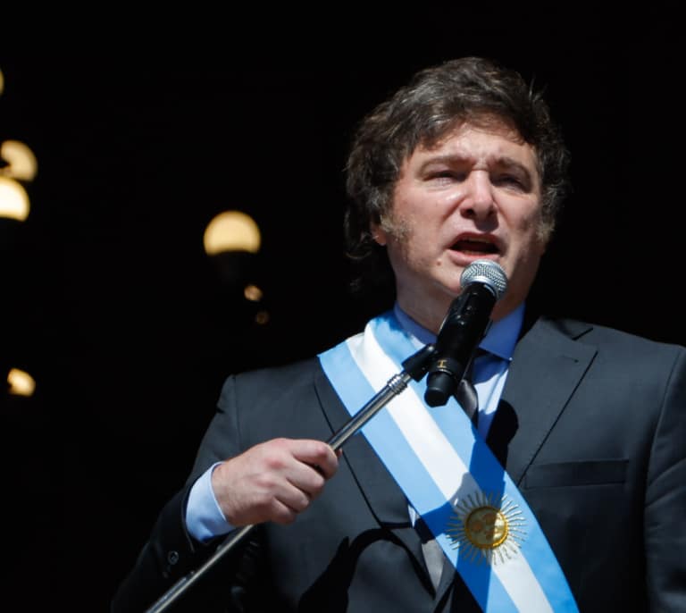 Milei augura meses de sufrimiento: recorte de subsidios, subida de la inflación y parón en obras públicas