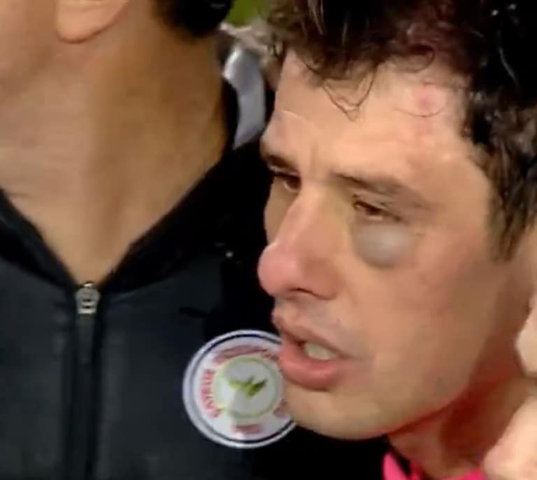 El presidente del Ankaragucu turco tumba de un puñetazo al árbitro tras pitar un penalti en el minuto 97