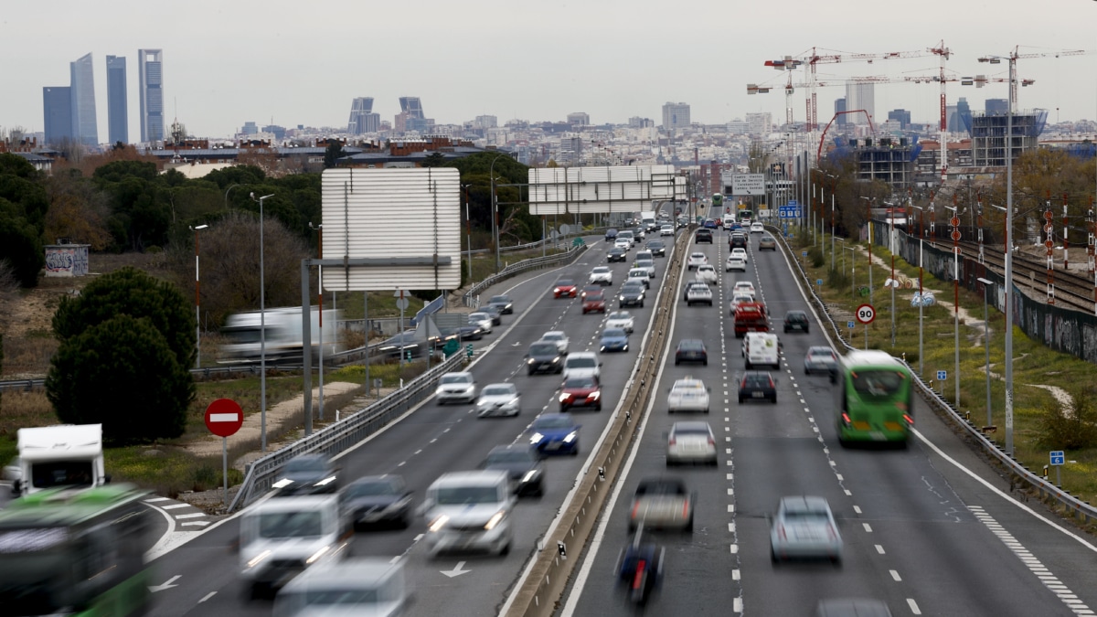 Retenciones en diversos puntos de Madrid y un alcance en la A5 complican el tráfico del inicio del puente