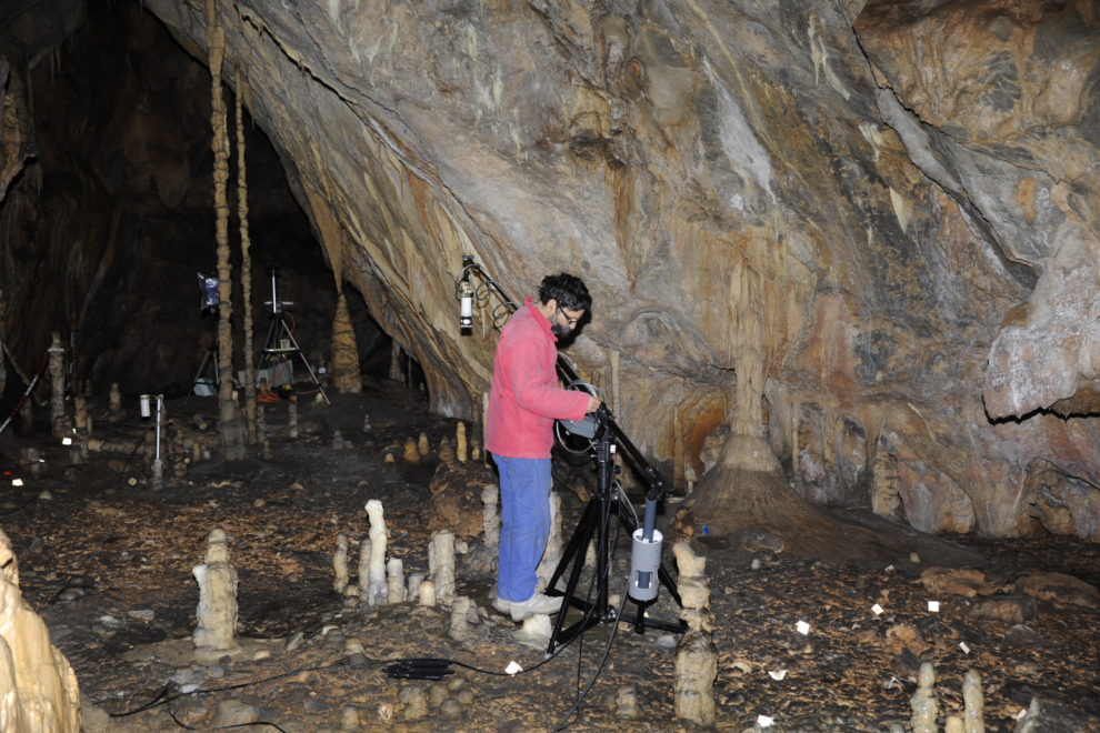 Researcher François Levesque is conducting high-resolution 3D mapping of the magnetic field in Cantabria.