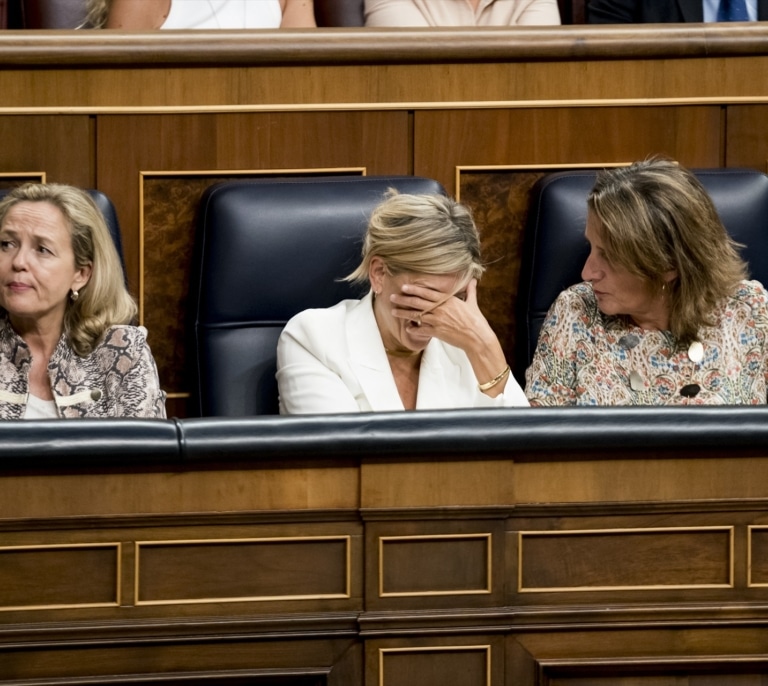 La guerra entre Díaz, Calviño y Ribera por el impuesto a los beneficios mantiene al margen a la banca y las energéticas