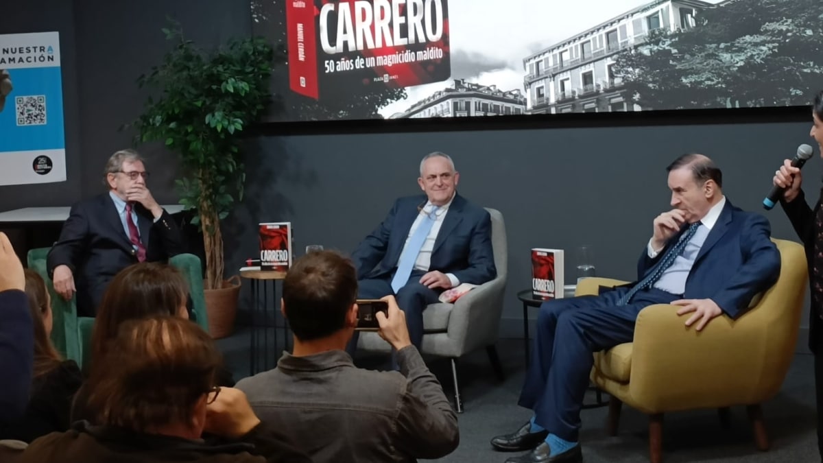 Los periodistas Juan Luis Cebrián, Manuel Cerdán y Pedro J. Ramírez.