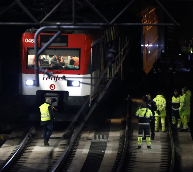 Madrid solicita una reunión urgente a Óscar Puente, ministro de Transportes, tras descarrilar un tren en Atocha