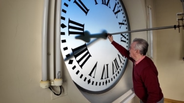 Esta madrugada, cambia la hora: a las 03:00 serán las 02:00