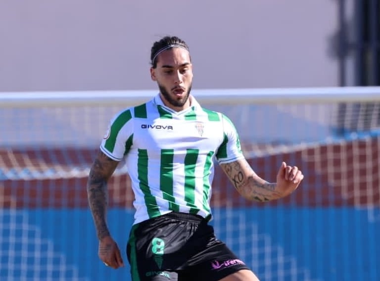El jugador del Córdoba Dragisa Gudelj se vuelve a desplomar en pleno partido