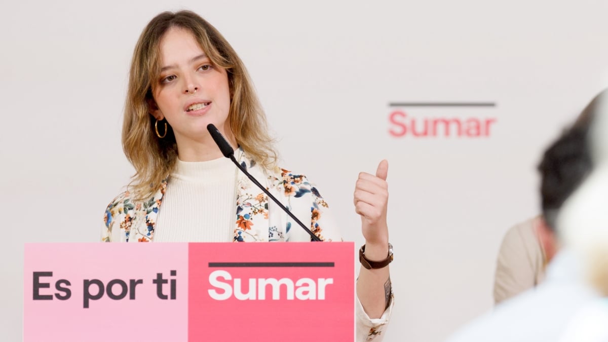 La escritora Elizabeth Duval interviene durante el acto de presentación del programa electoral de Sumar para las elecciones generales del próximo 23 de julio