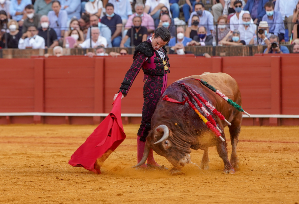 El torero Juan Ortega en la feria de San Miguel de 2021 en la en la Real Maestranza de Caballería de Sevilla