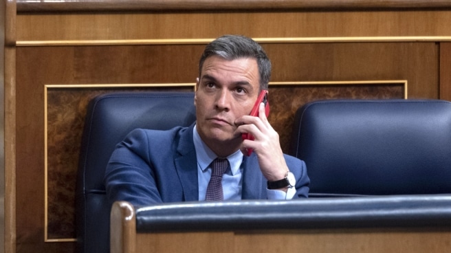 Prime Minister Pedro Sanchez speaks on the phone at an extraordinary meeting of the Congress of Deputies.