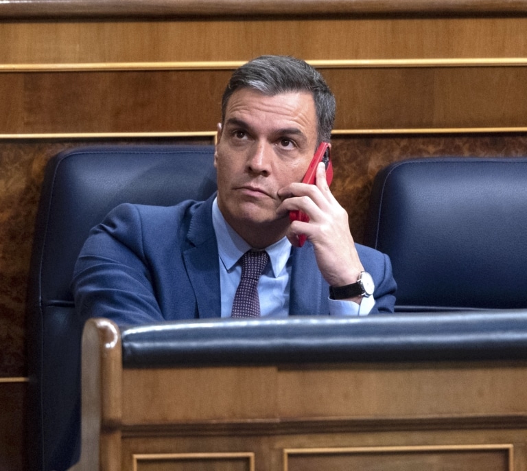 Llama el presidente Sánchez (como Sara Montiel)