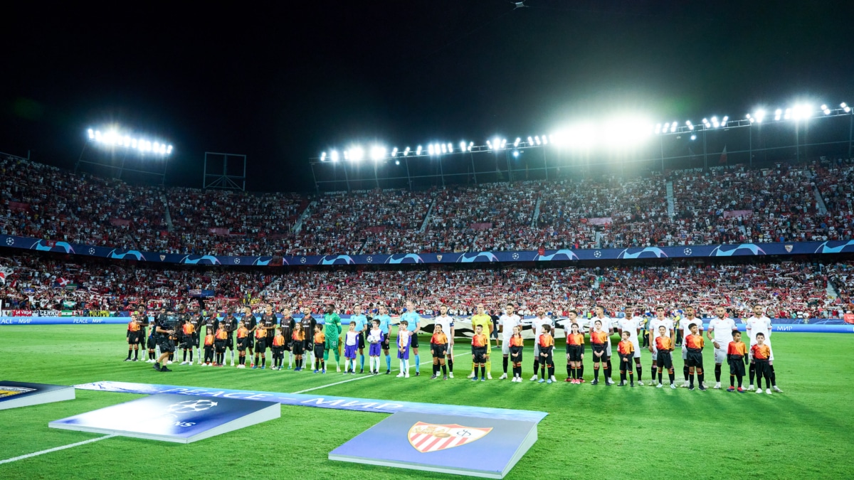 Sevilla FC y RC Lens en el partido de Champions disputado en el Ramón Sánchez-Pizjúan