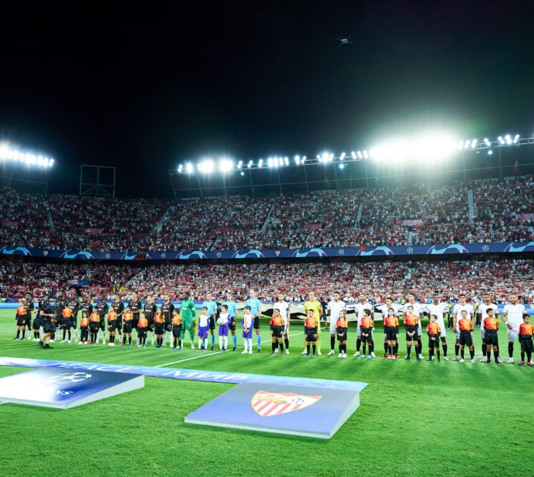 Francia prohíbe a los aficionados del Sevilla acudir a su partido de Champions