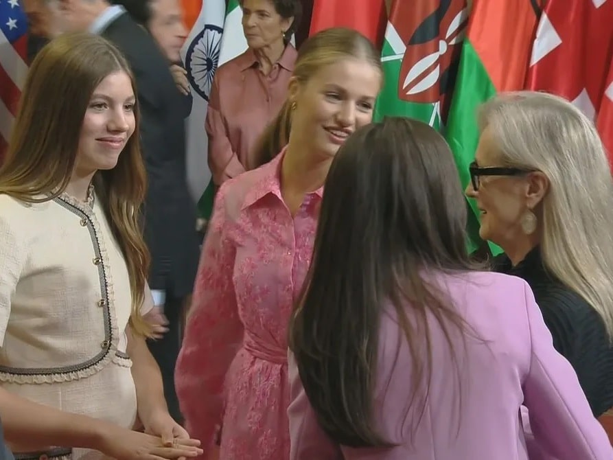 La reina Letizia, la princesa Leonor y la infanta Sofía mostraron su admiración por la actriz Meryl Streep, que era de las galardonadas en los Premios Princesa de Asturias.