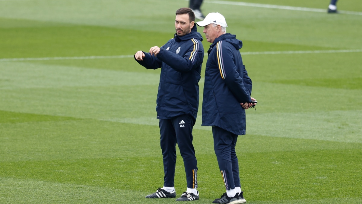 Carlo Ancelotti y Davide Ancelotti en un entrenamiento del Real Madrid