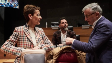 Navarra tarda ocho años en colocar en su Parlamento una placa de recuerdo a las víctimas de ETA