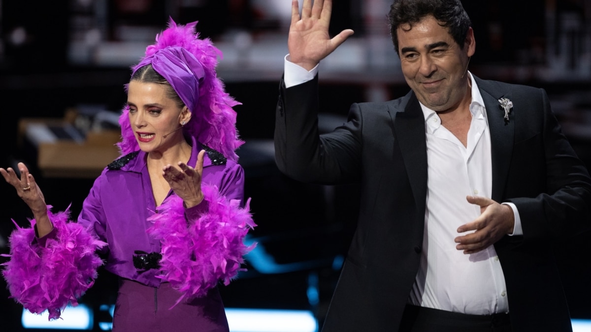 Macarena Gómez y Pablo Chiapella presentaron los Premios Forqué