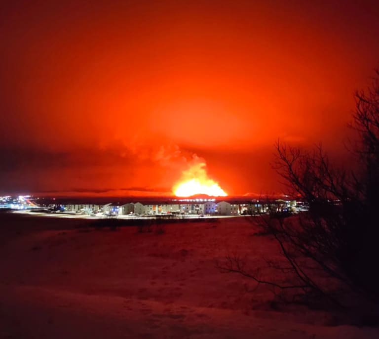 Islandia declara el estado de emergencia por la erupción de un volcán cerca de Grindavík
