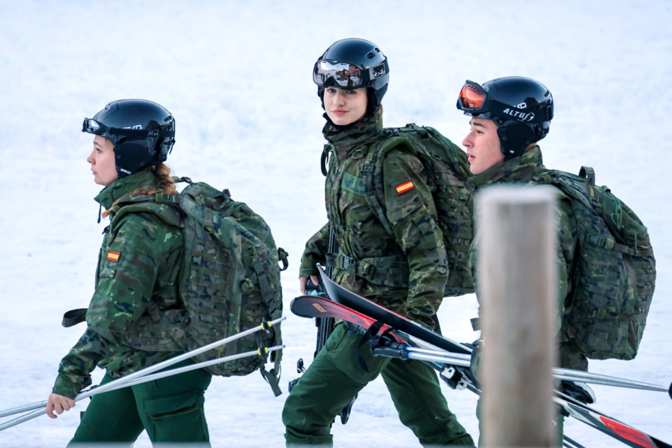 La princesa Leonor en las pistas de Astún durante su instrucción militar en el Pirineo aragonés.